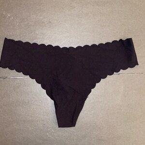 Victoria's Secret Medium Black No Show Scalloped Thong String Panty